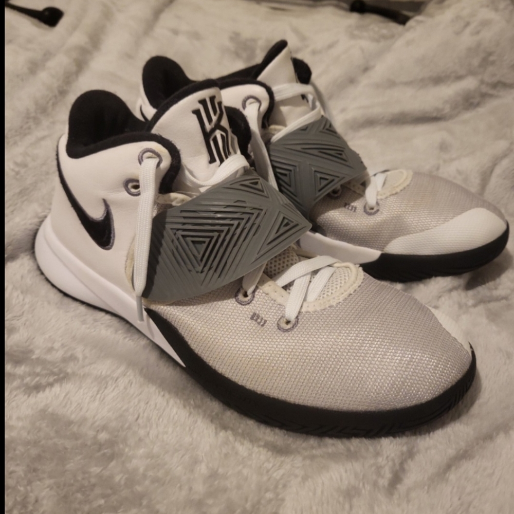 Mens nike shoes size 11.5